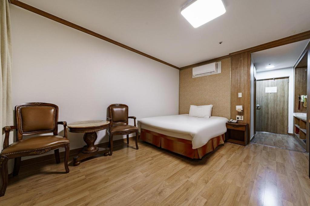 Hotel Olympic Changwon Exterior foto