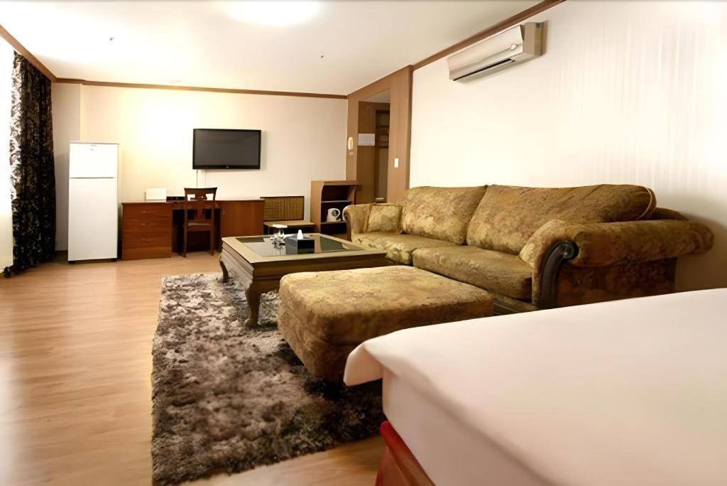 Hotel Olympic Changwon Exterior foto